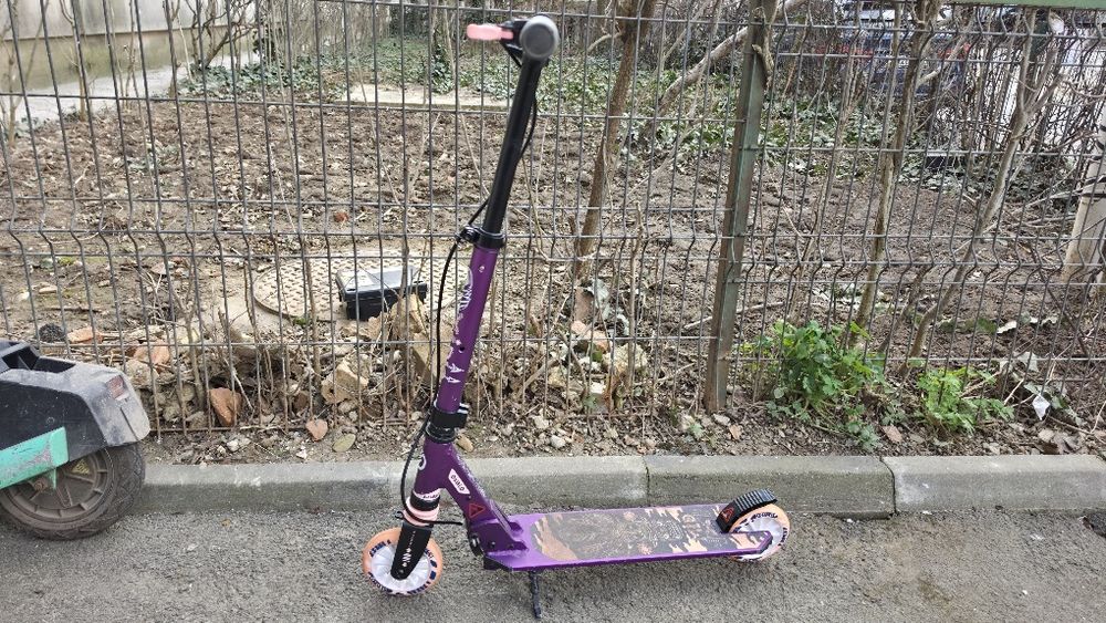 Trotinetă cu Suspensie şi Frână pe Ghidon Mid 5 Indienne Violette.