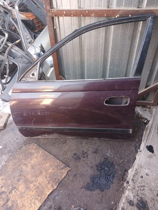 Дверь Тоета Карина Е хэтчбэк