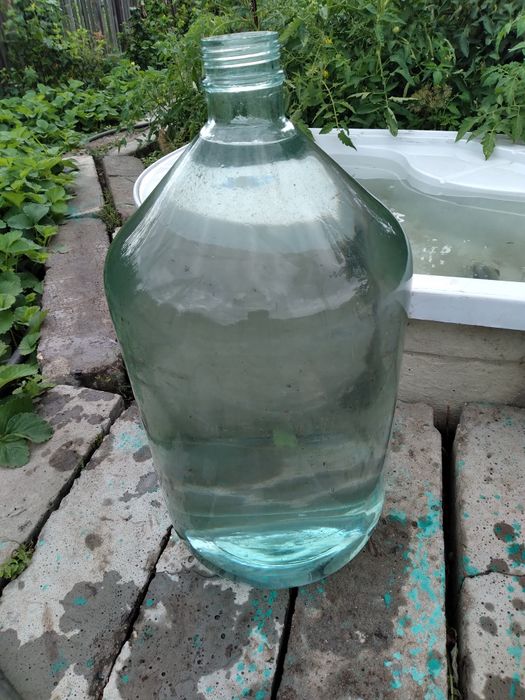 Продам бутылки 20 л