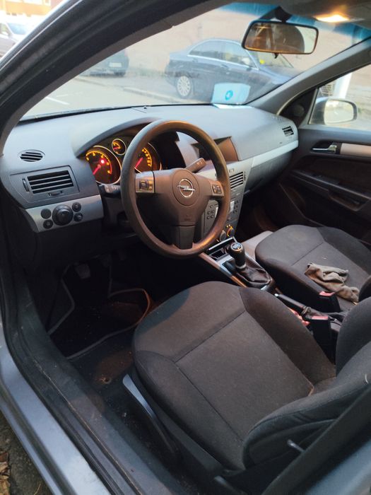 Vând Opel Astra break.