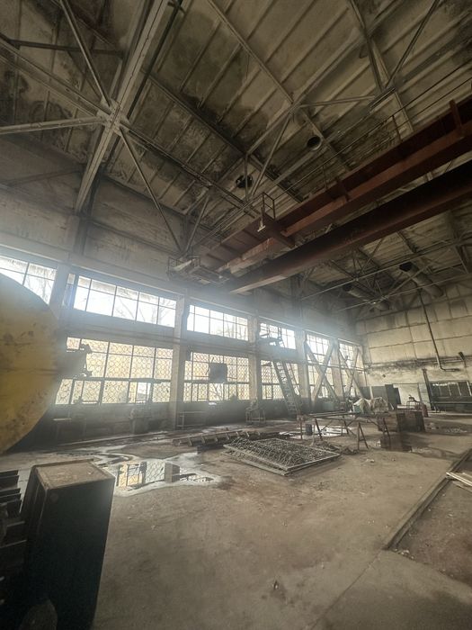 Сдам в аренду помещение под производство имеется кран-балка. 950 кв.м