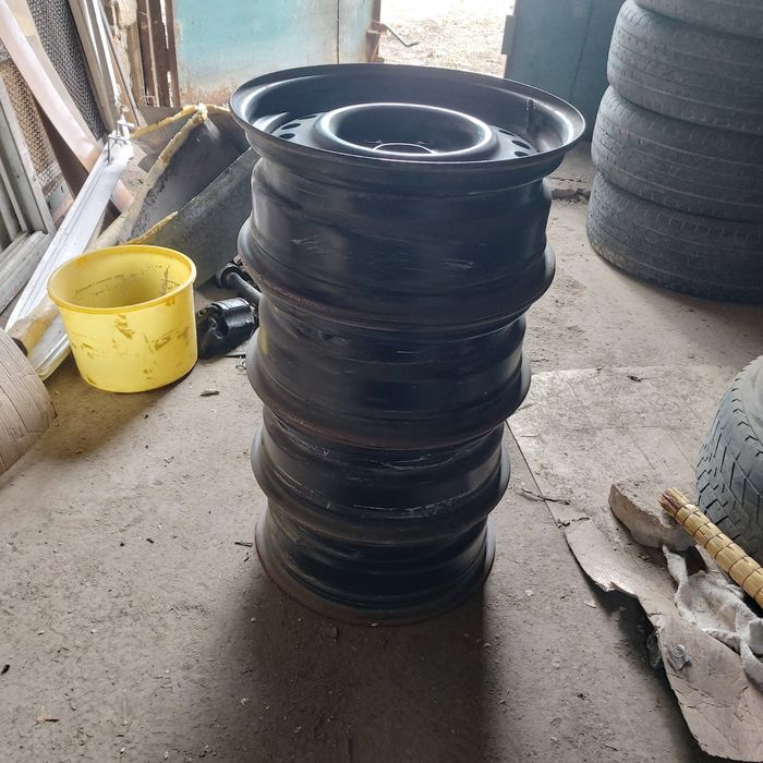 Диски на бмв оригинал с колпаками