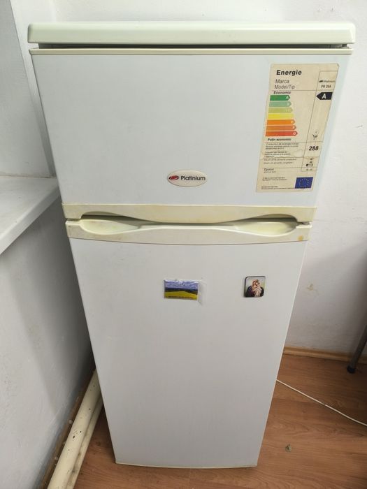 Vând Frigider Platinum cu congelator, stare bună, funcțional