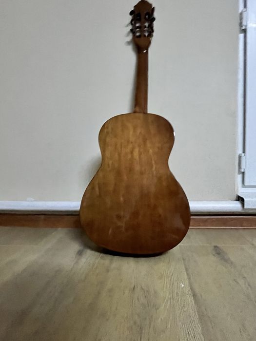 Гитара состаяние хорошая б/у идеальное