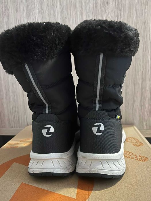 Два чифта детски зимни обувки