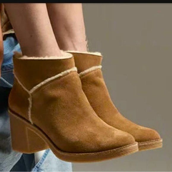 Ghete blana naturala cojoc camel chestnut UGG
