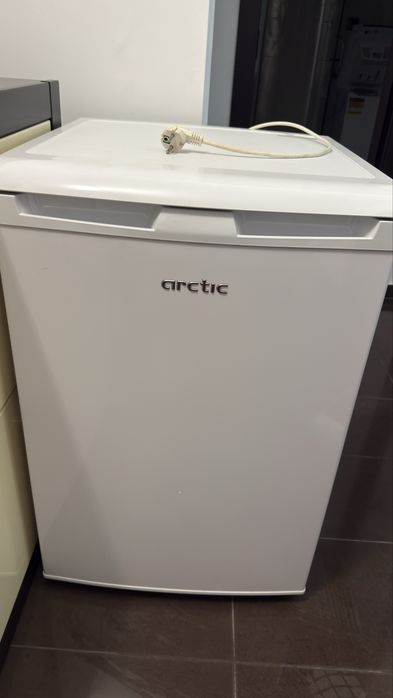 Frigider Arctic aproape nou