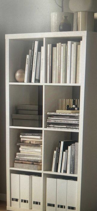 etajera alba KALLAX de la Ikea