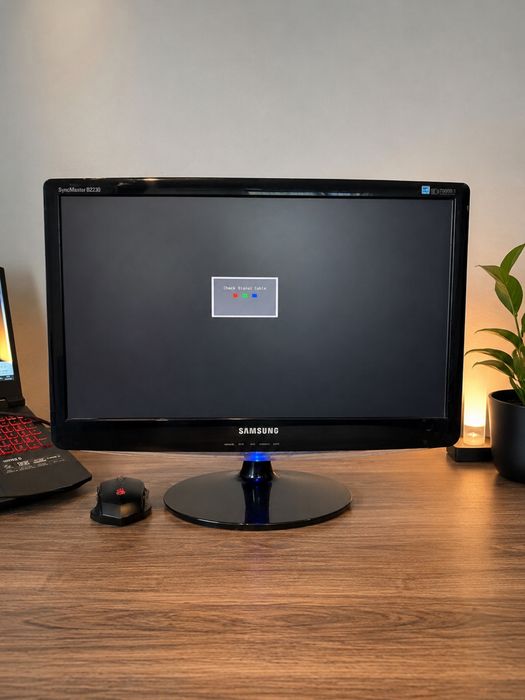 Монитор Samsung диагональ 53 см