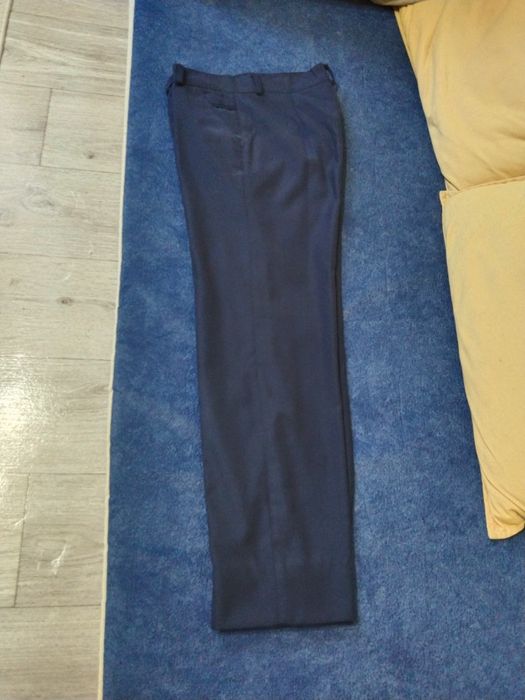 Продам школьные костюмы