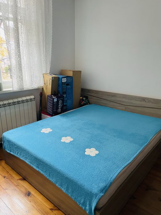 Два броя цветни одеяла