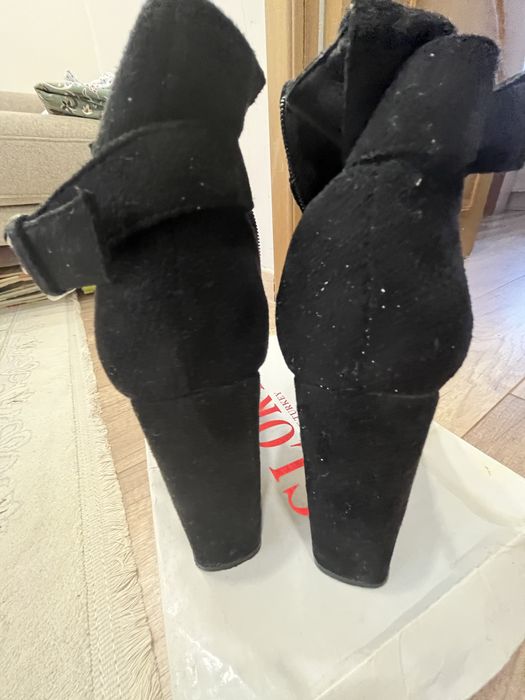 Женские замшевые ботильоны