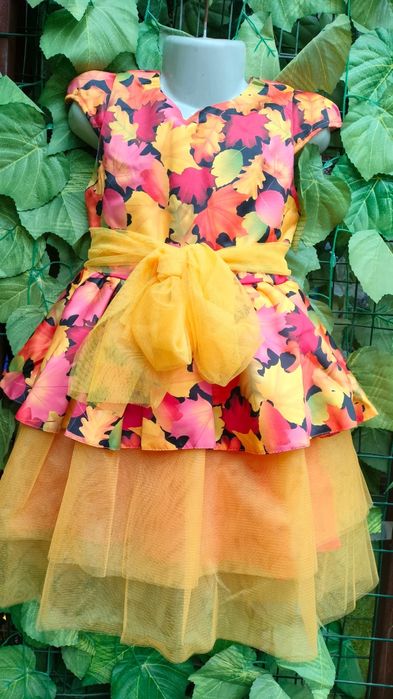 Продам платья для осеннего бала.