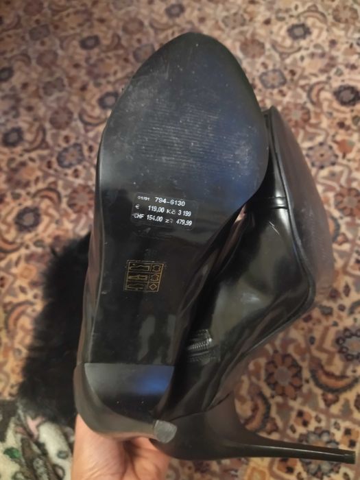 Ботуши Ecco, боти Bata и обувки за танци