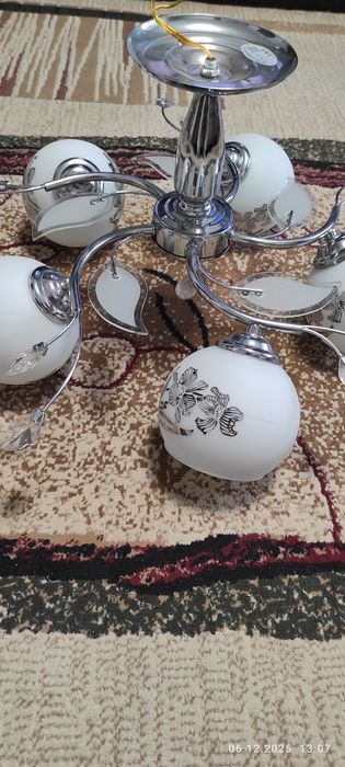 Люстра пятирожковая