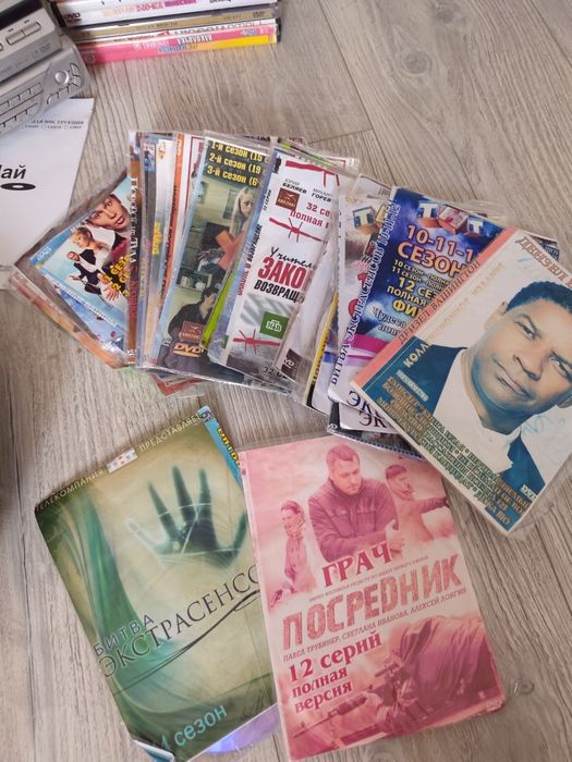 Продам  DVD плеер и диски
