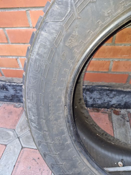 Продам покрышку шипованную