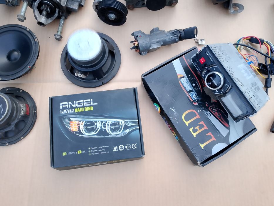 Vând redresor 12v ,radio Alpine  ,piese Audi A4, electronice auto nu