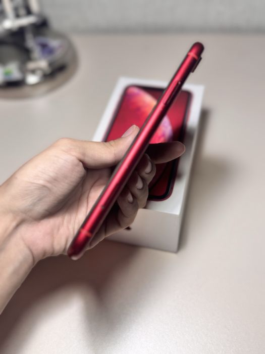 Продаю iPhone XR 128 ГБ