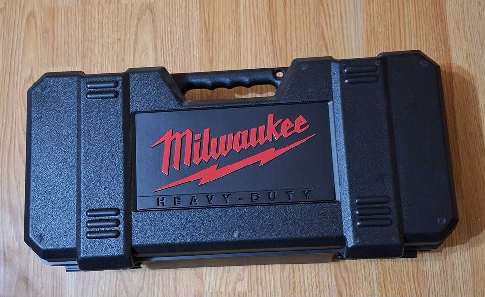 Milwaukee SSD 1100 x саблен трион нов