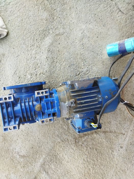 Электродвигатель. 300000₸.380/220w.