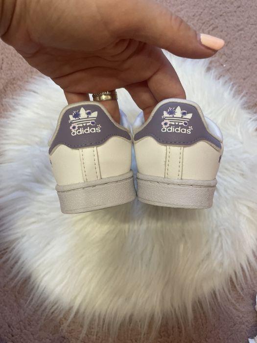 Adidasi Adidas Superstar, 26