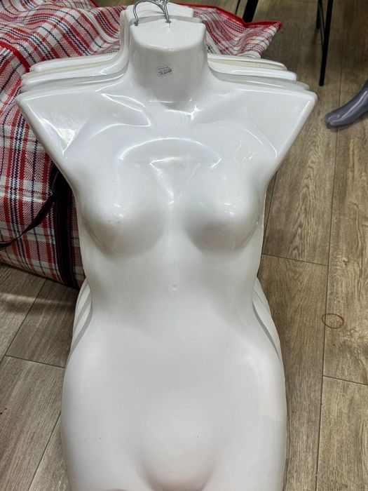 Продам манекены для бутика