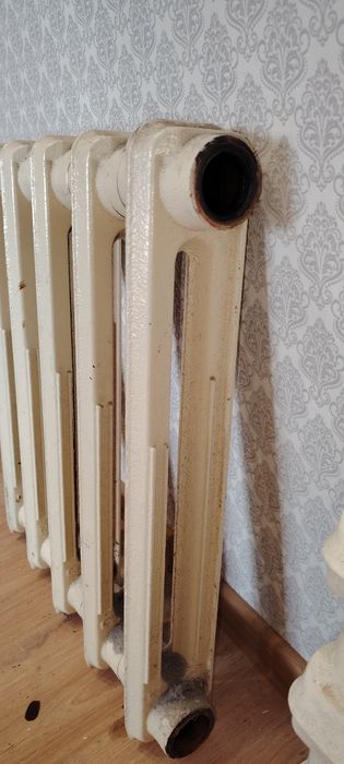 Продам чугунную батарею