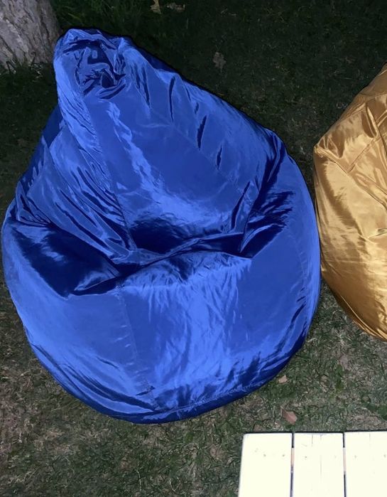 Продаються оптом 50 шт бин бегов и 50 пуфиков б/у