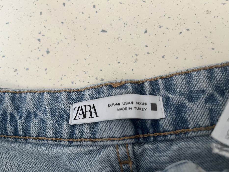 Pantaloni scurti Zara marimea M-L