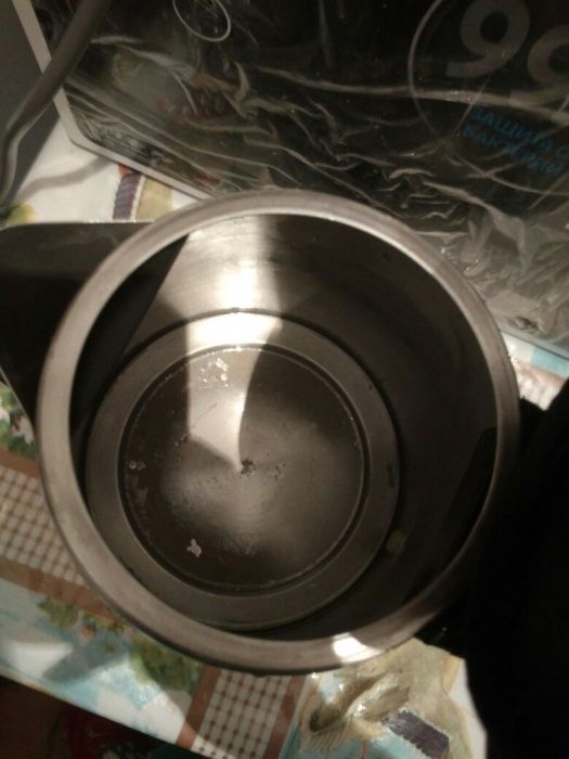 Электрический чайник Maxwell.