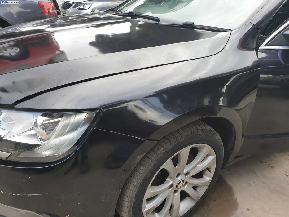 Aripa Stanga Fata cu Imperfectiuni Skoda Superb 2 Facelift 2013 - 2015 Culoare Black Magic Pearl LF9R Cod 3T0821021A [Q0099]
