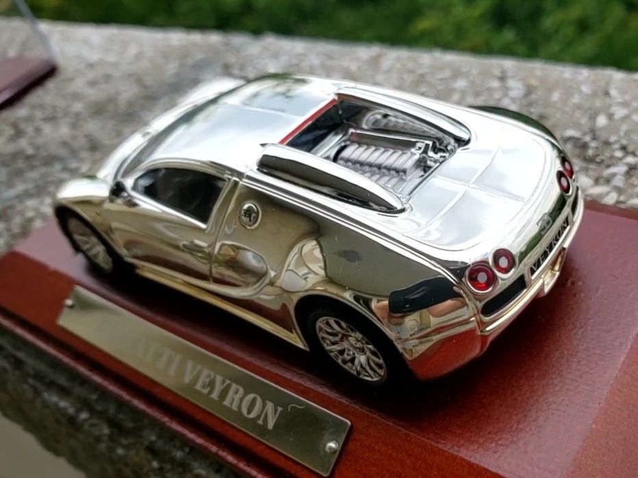 Macheta Bugatti Veyron scala 1:43 IXO Altaya - placata cu argint