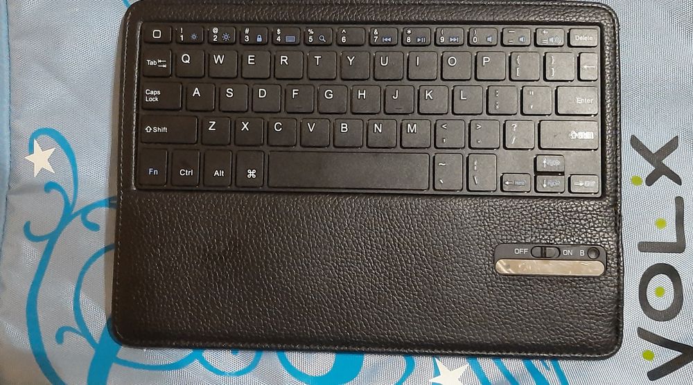Tastaturi (Logitech,  Amazon Basics)