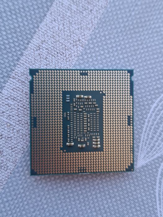 Procesoare i3 8100