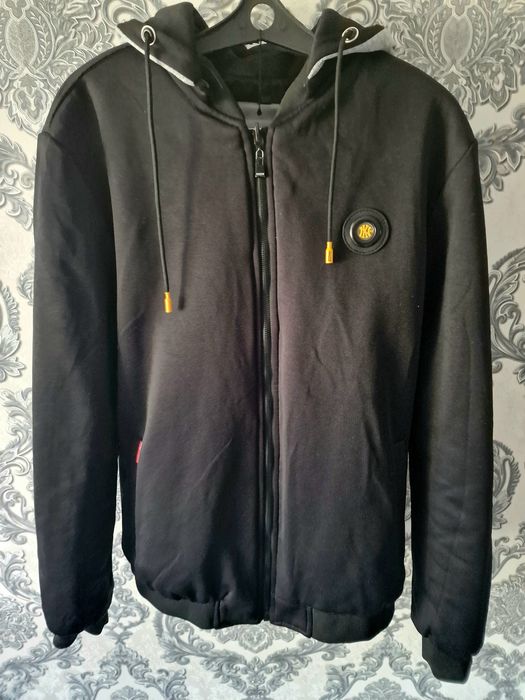 Продам осеннюь курточку бомбер