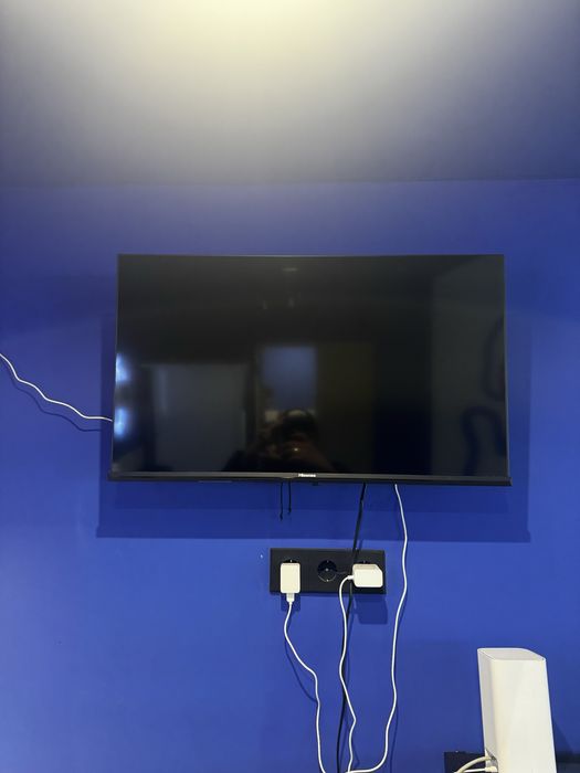 Продам телефизор  с кронштейном