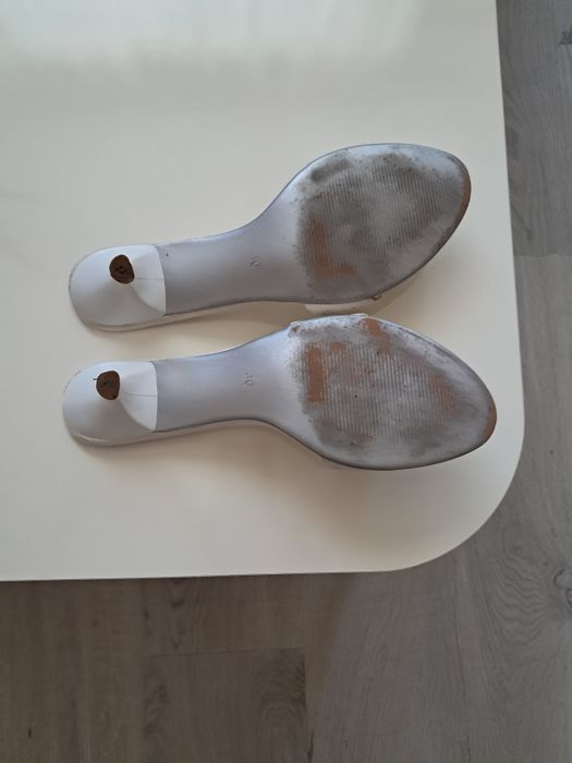 Дамски чехли         .