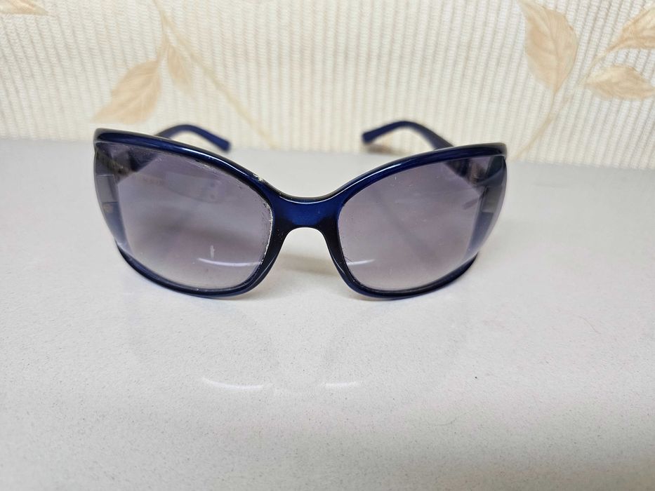 Очки солнцезащитные.