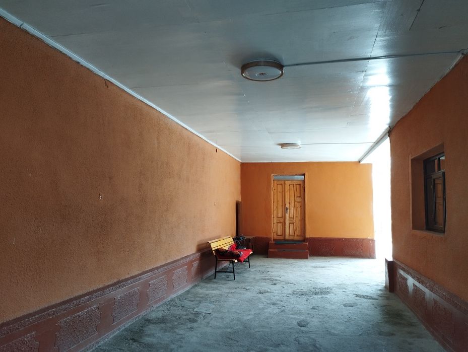 Uy sotiladi 8.5 sutik