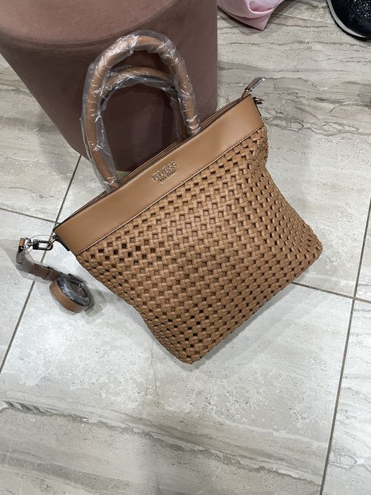 Оригинална чанта guess