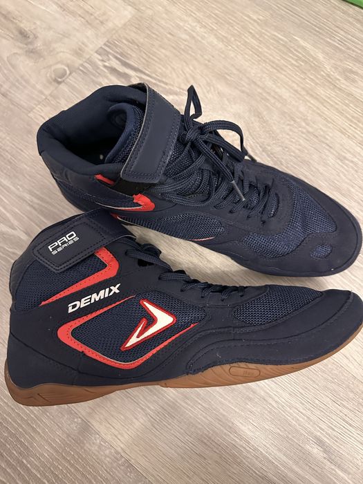 Продам кроссовки