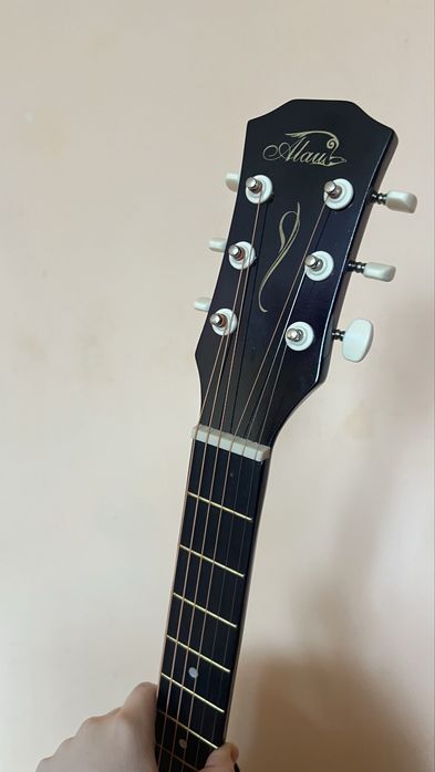 Продаю гитару почти новая