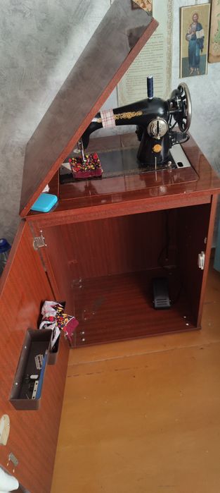 Продам швейную машинку