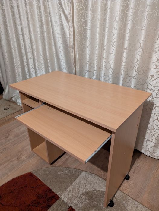 Scaun + Birou din pal în stare foarte bună, cu roți
