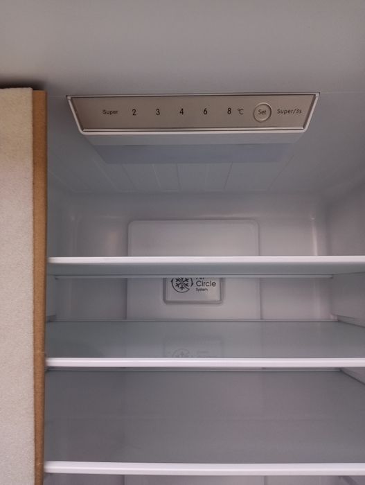 Чисто нов  комбиниран хладилник с фризер  с две години Гаранция!