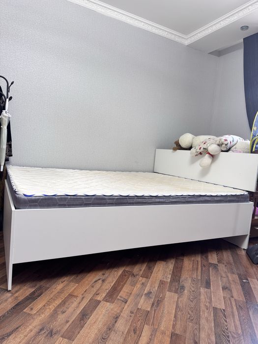 Двуспальная кровать