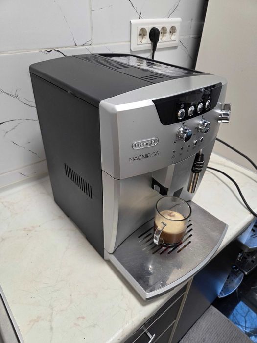 Espressor Automat DeLonghi Magnifica ESAM04.120.S Aparat cu Cafea Boabe