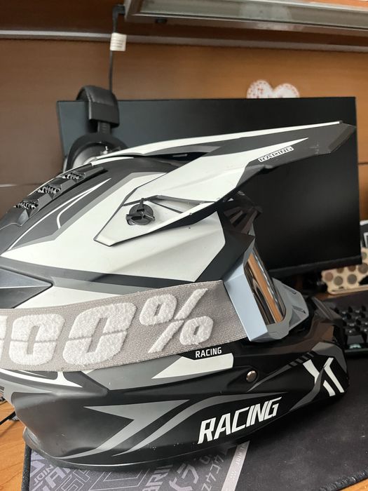 Каска мотокрос черно бяло