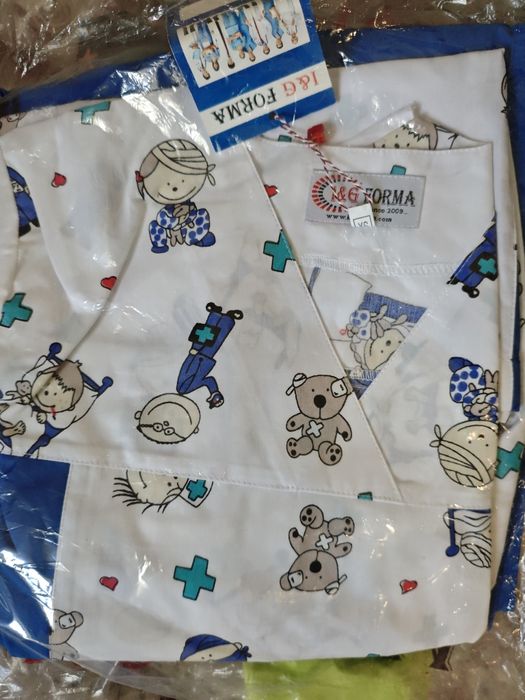 Uniforma medicala costum